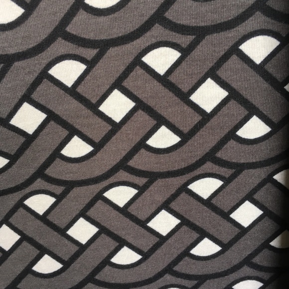 2/$15 ☀️ New LulaRoe Small Classic T - Picture 5 of 5